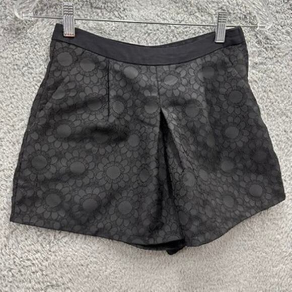 Stradivarius Women's Size 2 Black Short Shorts Flower Pattern Side Zip Summer - Picture 3 of 7